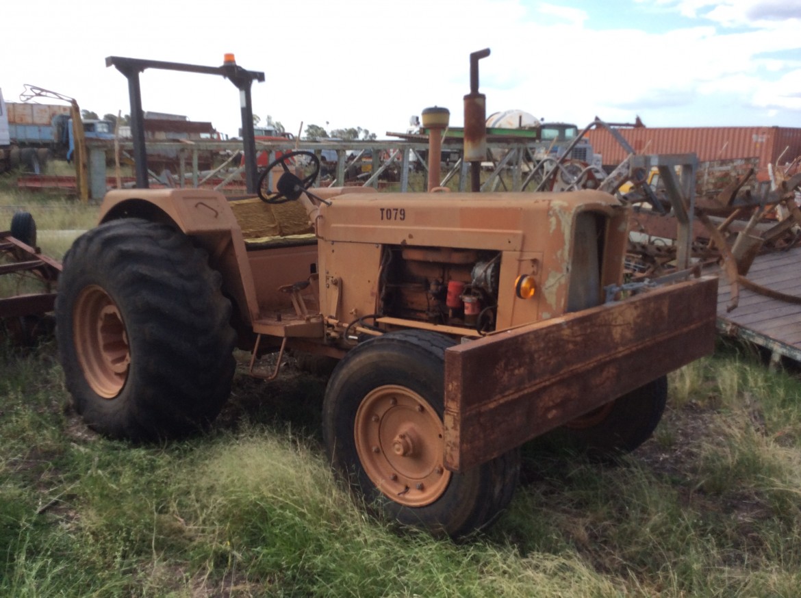 Chamberlain 306 Tractor Truck & Tractor Parts & Wrecking