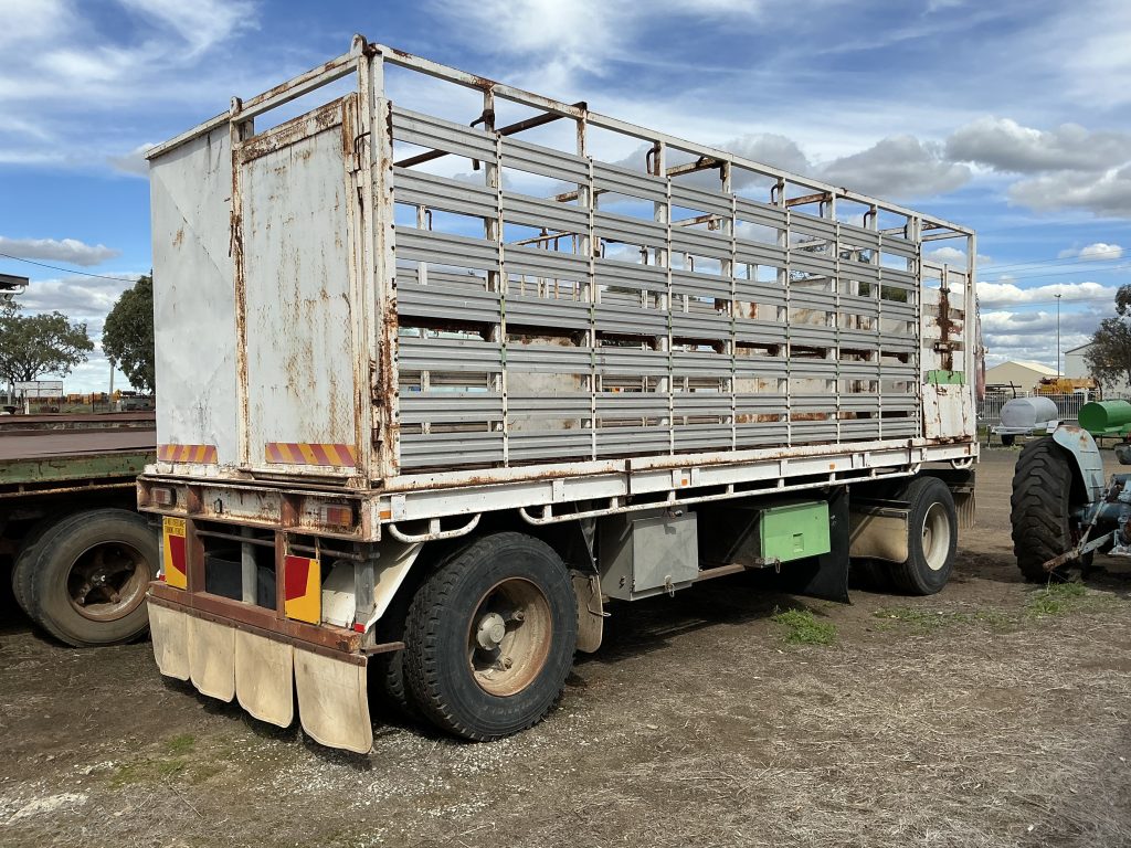 Dog Trailer 22ft with Stock Crate & Side Load