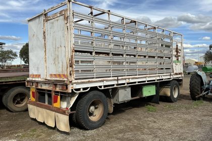 Dog Trailer 22ft with Stock Crate & Side Load