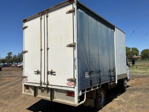 Mitsubishi Canter 2012 Truck