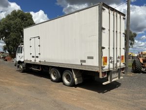UD PK 265 2007 Fridge Van