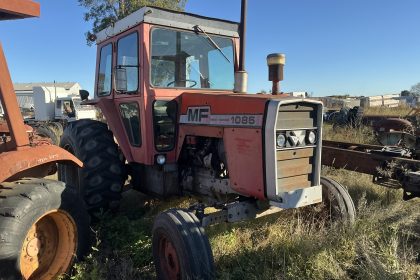 Massey 1085 Tractor