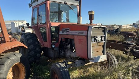 Massey 1085 Tractor
